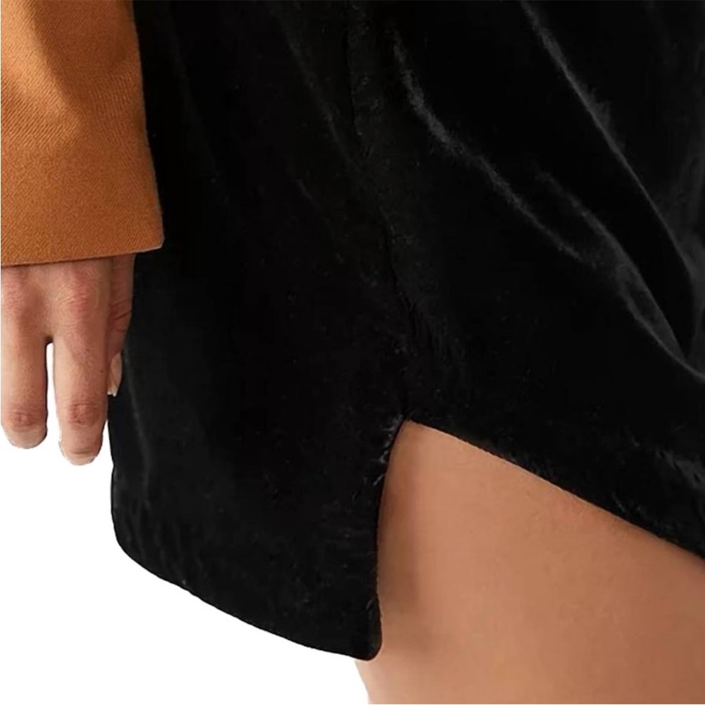 FREE PEOPLE Black Velvet Mini Skirt – Size 4 – NWT - Picture 5 of 10